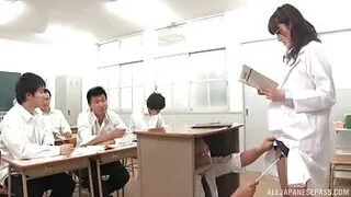 Japon Öğretmen Sınıfta Tacize Uğradı