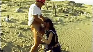 Sexy Matrosen-Schlampe am Strand gewürgt und gefickt