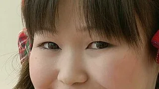 Chica asiática casi mayor de edad